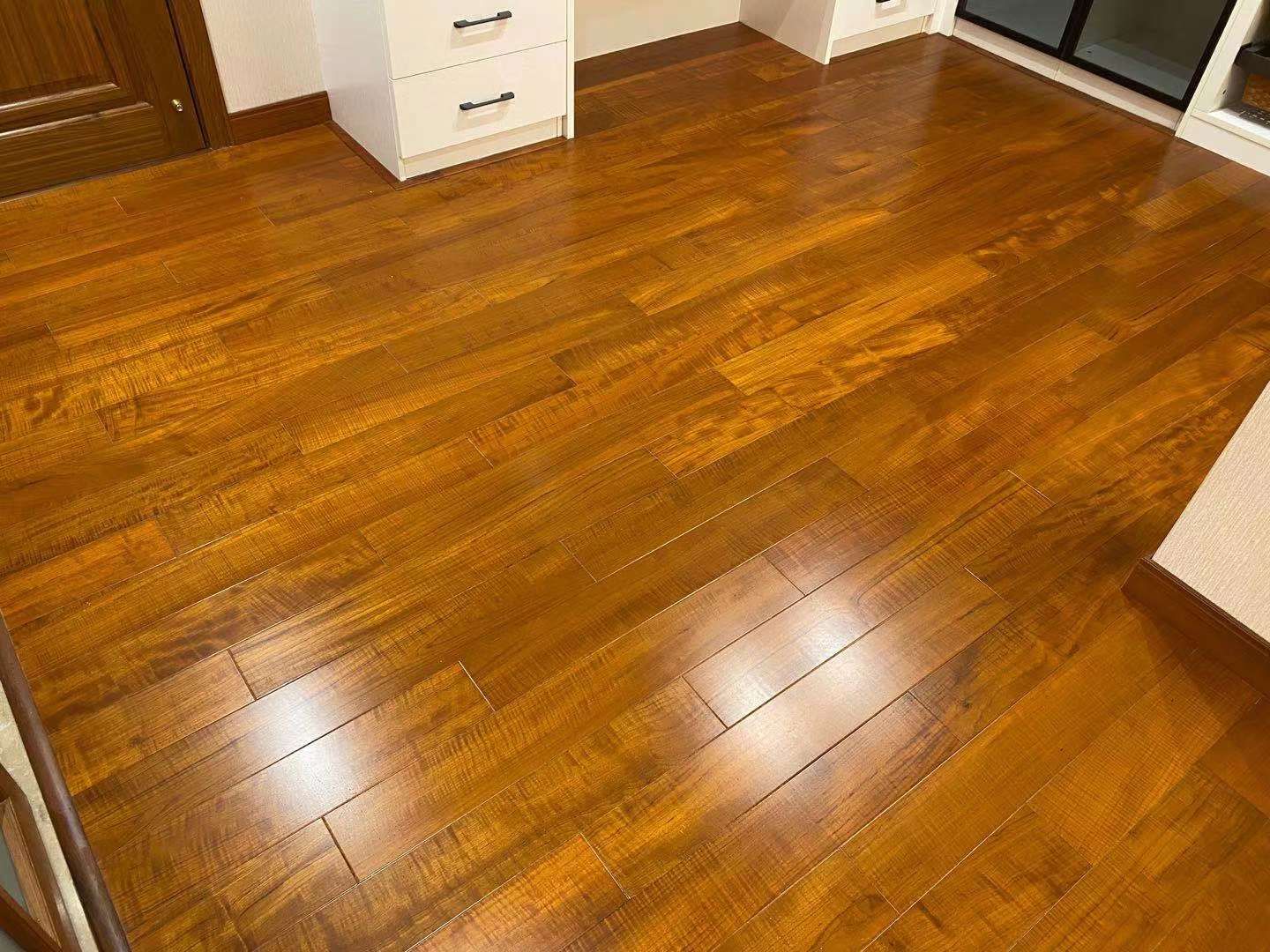 你知道柚木水波纹地板中,"水波纹"是怎么形成的吗?_树木_过程_纤维