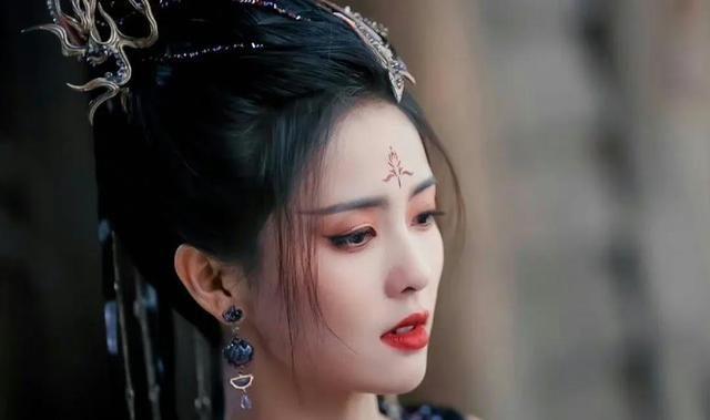 女星黑化造型对比,杀疯的白鹿太带感!_桑酒_电视剧_实在太