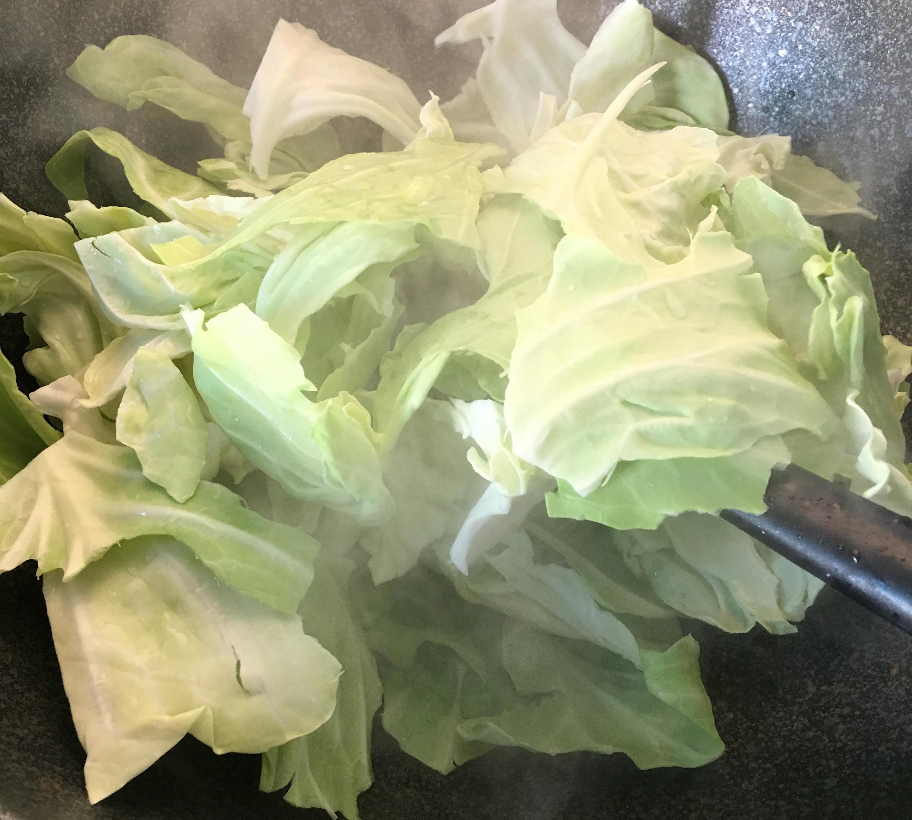 手撕包菜最简单的做法,少做这一步,反而更好吃_大火_时候_姜丝