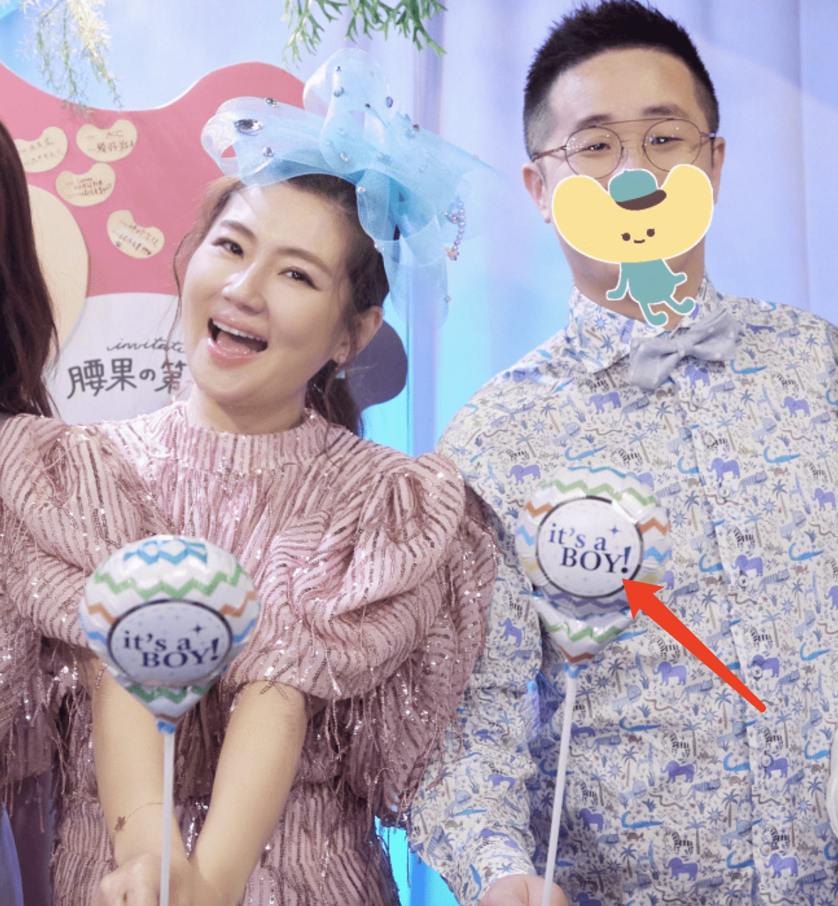 最近selina为腹中的胎儿举办派对,公布性别是男孩儿,同时男友的正面照