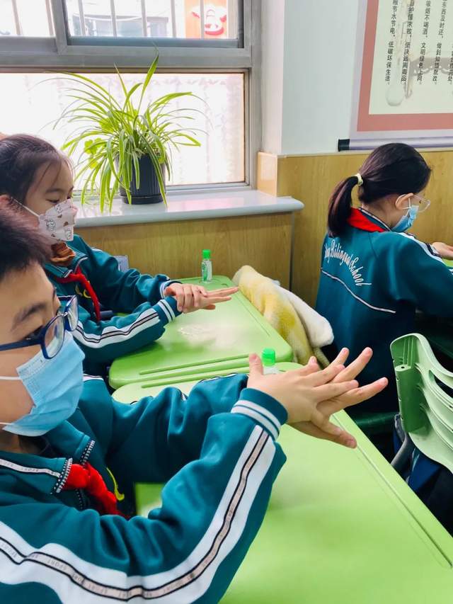 石家庄市青园街小学南校区开展爱国卫生系列活动_河北省_小环境_进行