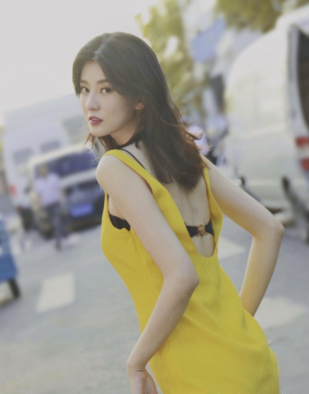 乔欣27岁就这么敢穿!