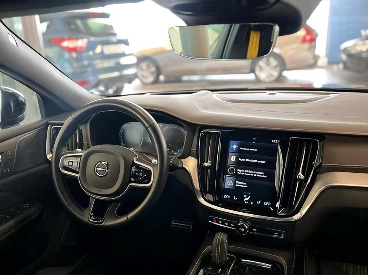 2023款沃尔沃V60，搭载2.0T+8AT，竞争奥迪A4大“瓦罐”！_搜狐汽车_搜狐网
