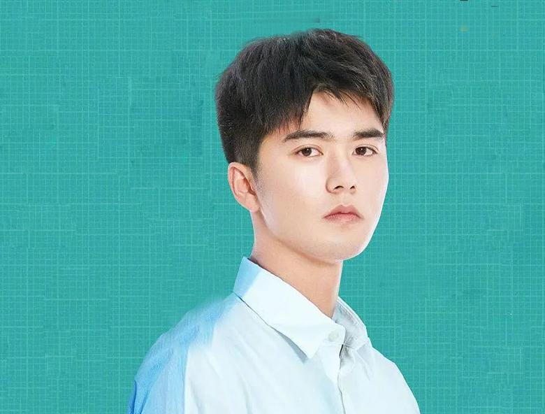 吴佳怡携一漫改剧来袭,化身清纯女大学生,搭档95后人气小生_刘奕畅