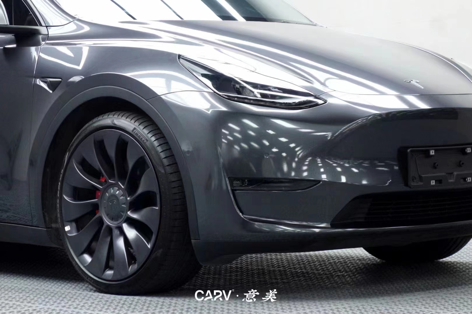 特斯拉modely卡孚改色膜白金煤炭灰,低调高级灰色调_搜狐汽车_搜狐网