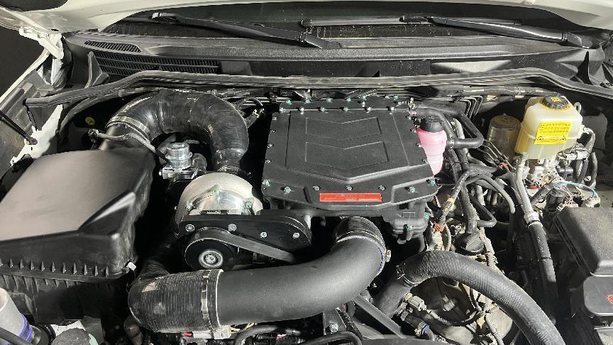 兰德酷路泽5.7 车身方正 v8机械增压 动力霸气展现_搜狐汽车_搜狐网