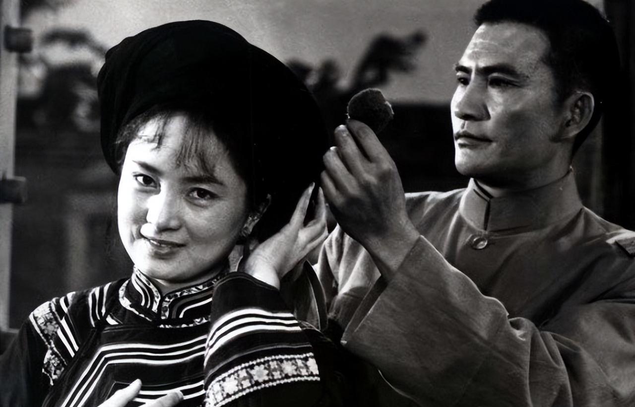 80年代北影"四朵金花",为何相貌平平的刘晓庆,却能独占鳌头?