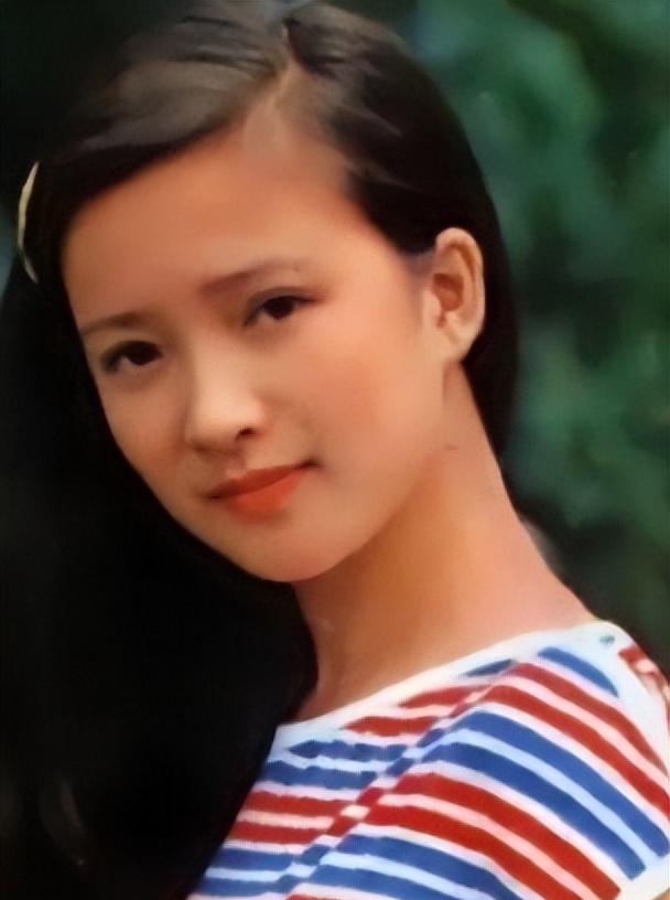 何晴给了刘威青春,给了许亚军孩子,为何转身嫁给大9岁的廖京生_小时候