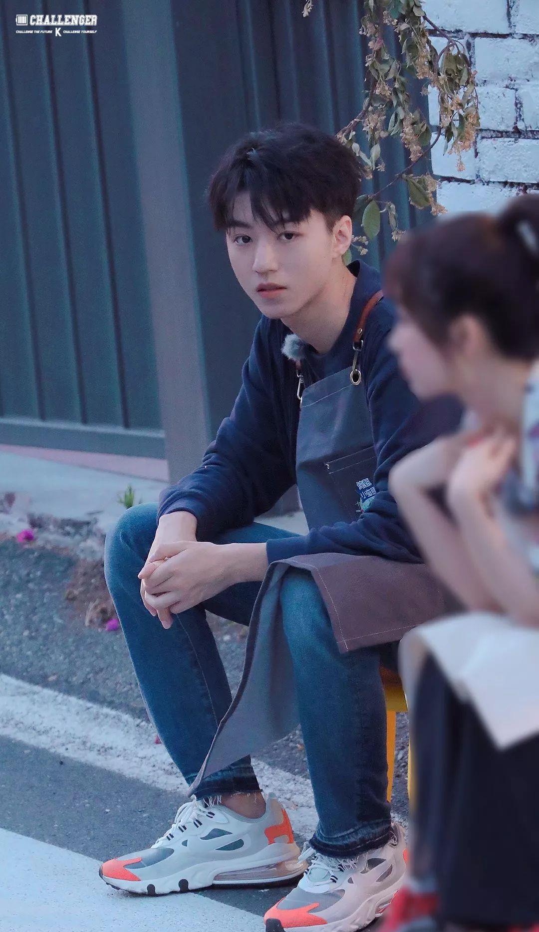 王俊凯被老师逼问要在中餐馆冒充黄晓明,小凯通过演讲表达心情_杨紫