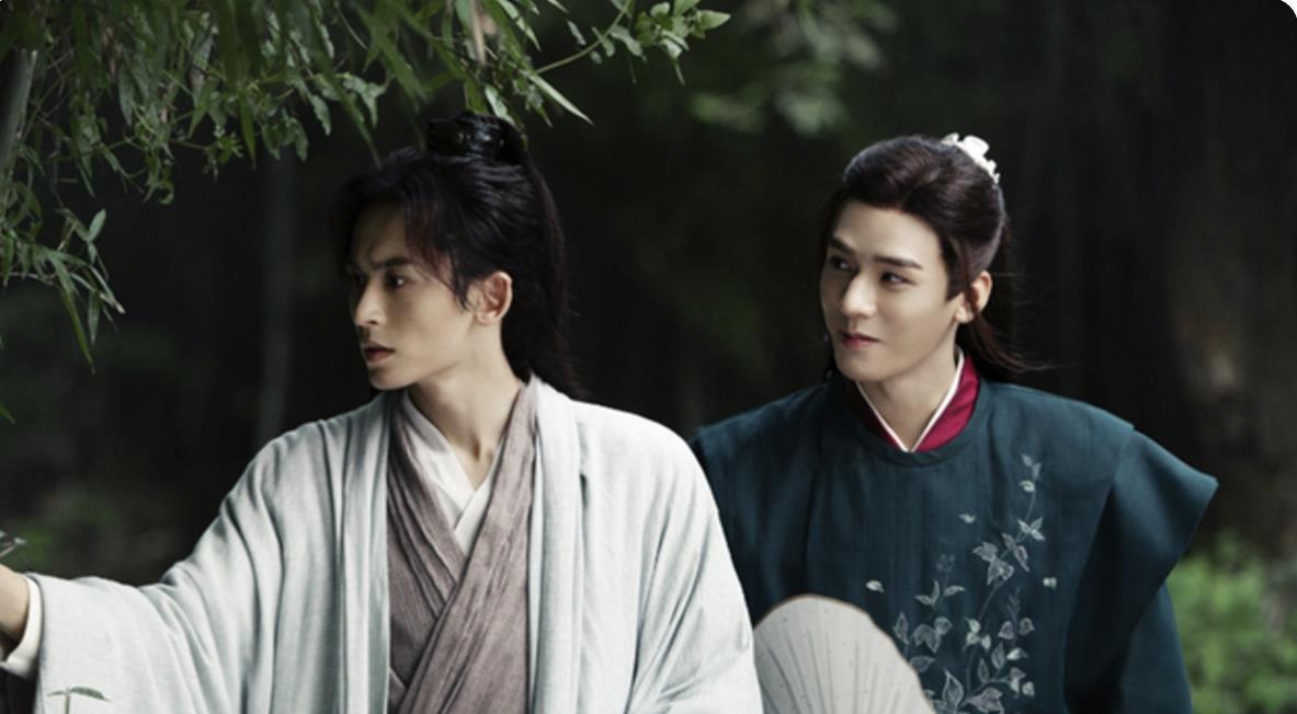 最近,他和另外一位男演员张哲瀚一起出演了一部很火的电视剧《山河令