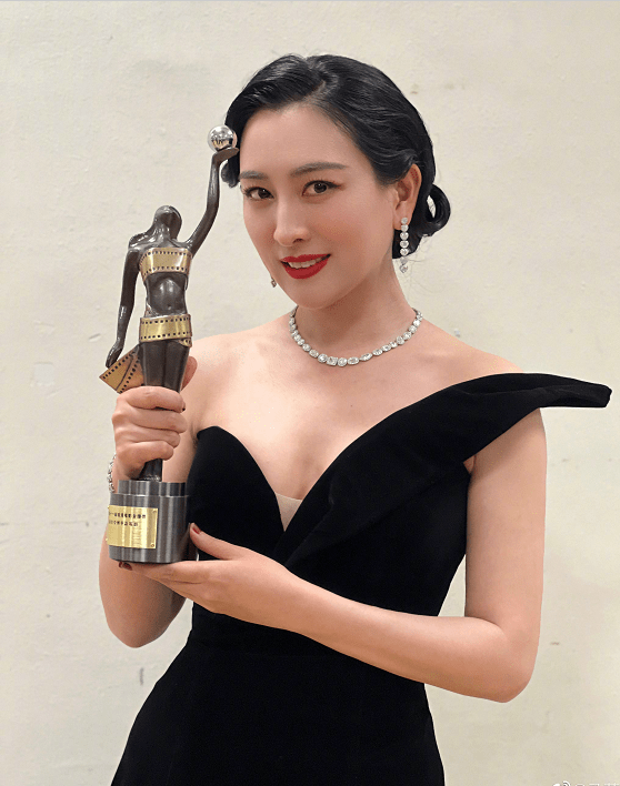 马苏:新片喜提"最佳亚洲华语电影",获奖感言感谢大恩人尔冬升_草原