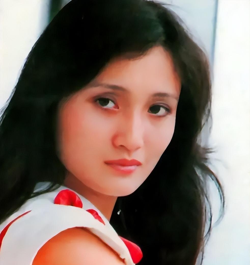 林芳兵:演"杨贵妃"一战成名,却在巅峰期隐退,儿子成最大骄傲_照片_小