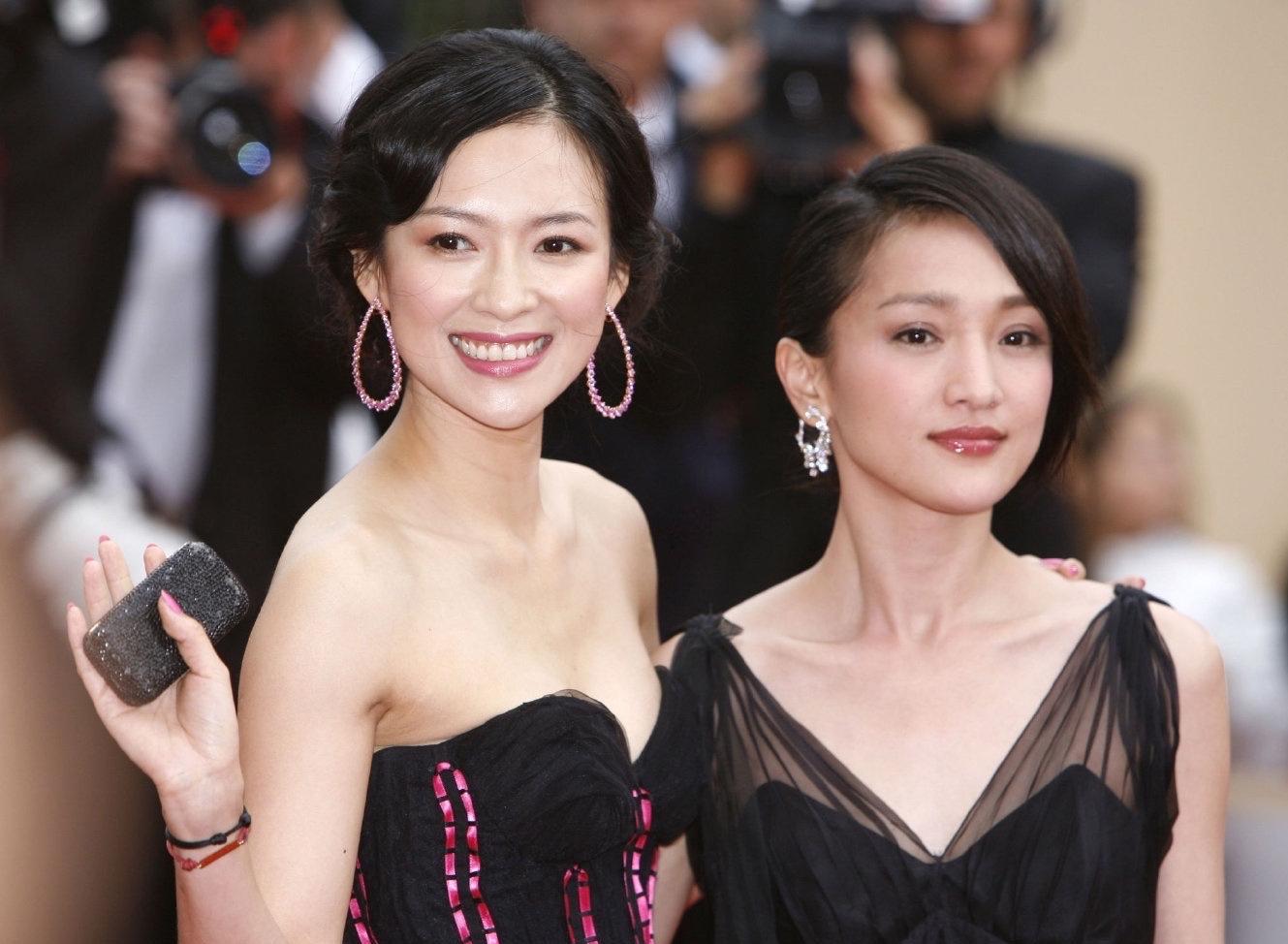 和大美女张柏芝同框时,周迅的长相也是无可挑剔,反而更加出彩.