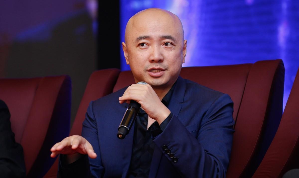 娱乐圈大佬爆出私生子事件,婚外恋清纯女学生,婚姻生活或将告吹_徐峥