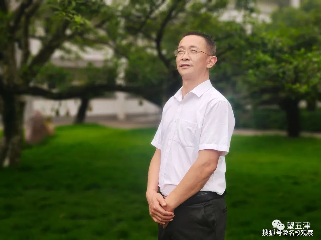 五津中学,校长有约:为爱点灯,津润人生!_娜娜_女儿_小草