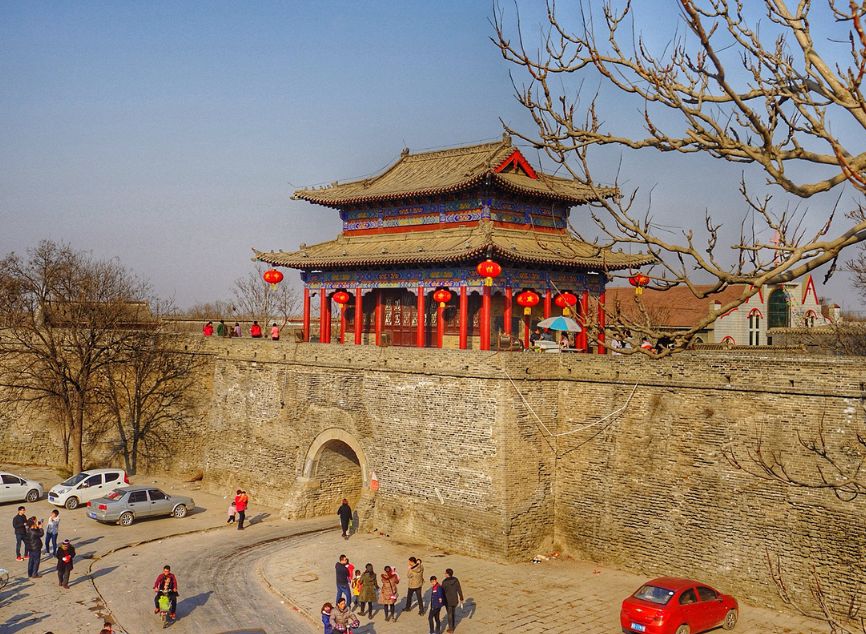 就在邯郸古中皇山抟土造人,炼石补天;8000 多年前,这里孕育了磁山文化