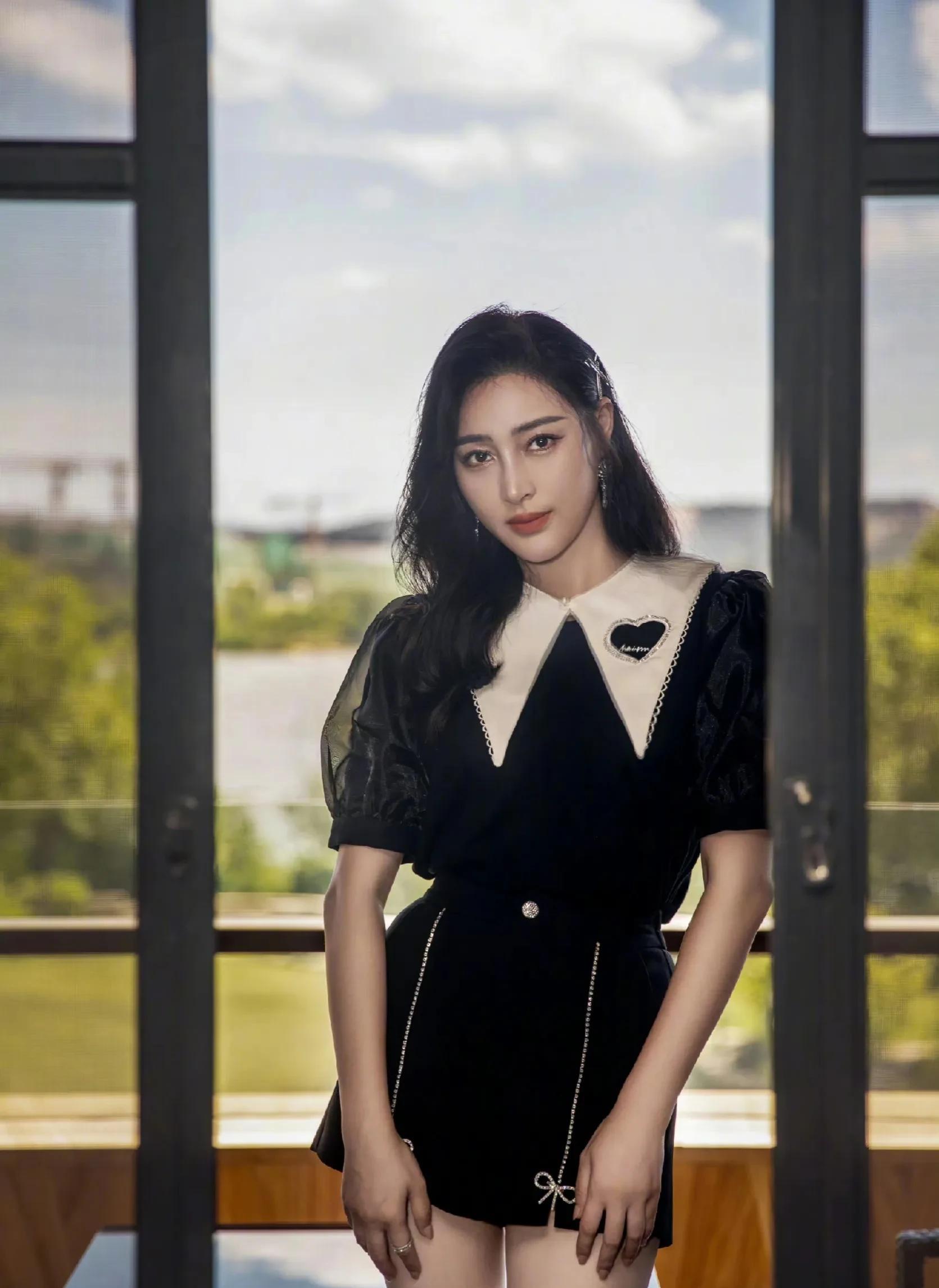 甘婷婷"最美潘金莲"妖娆妩媚,杨柳细腰,纤纤细腿性感撩人_容颜_演技