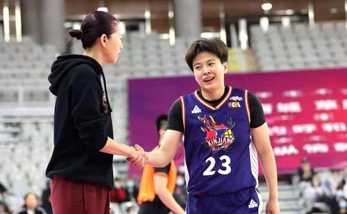 北京时间3月16日,展淑萍获得新合同,将出任球队主教练_辽宁男篮
