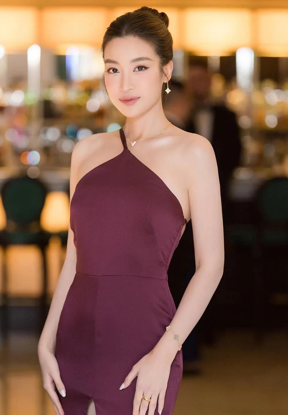 杜美玲,荧仙在越南首都聚会时炫耀性感,柔美的曲线