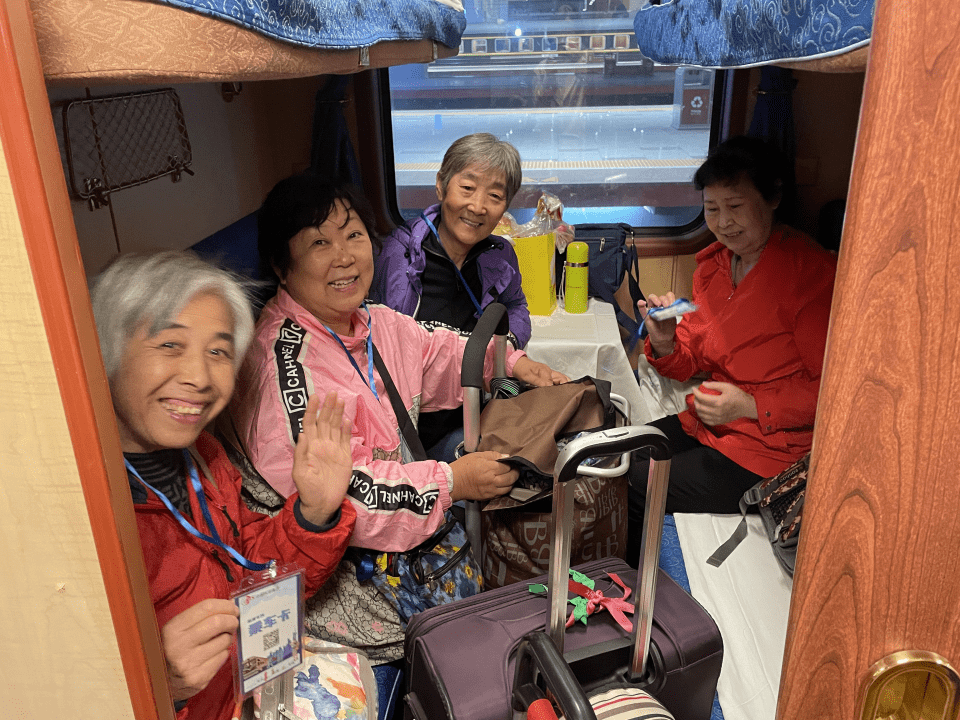 开往“人间仙境”的旅游专列发车啦！-人间仙境在哪里旅游