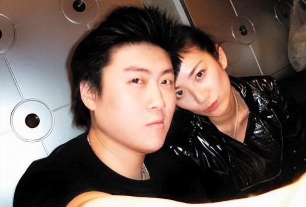 彼时的黄奕与号称"桑拿小王子"的杨溢到了谈婚论嫁的地步原来早在2008