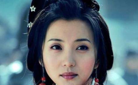 刁蝉作为我国的四大美人之一,她的美丽可以战无不胜,在《三国演义》的