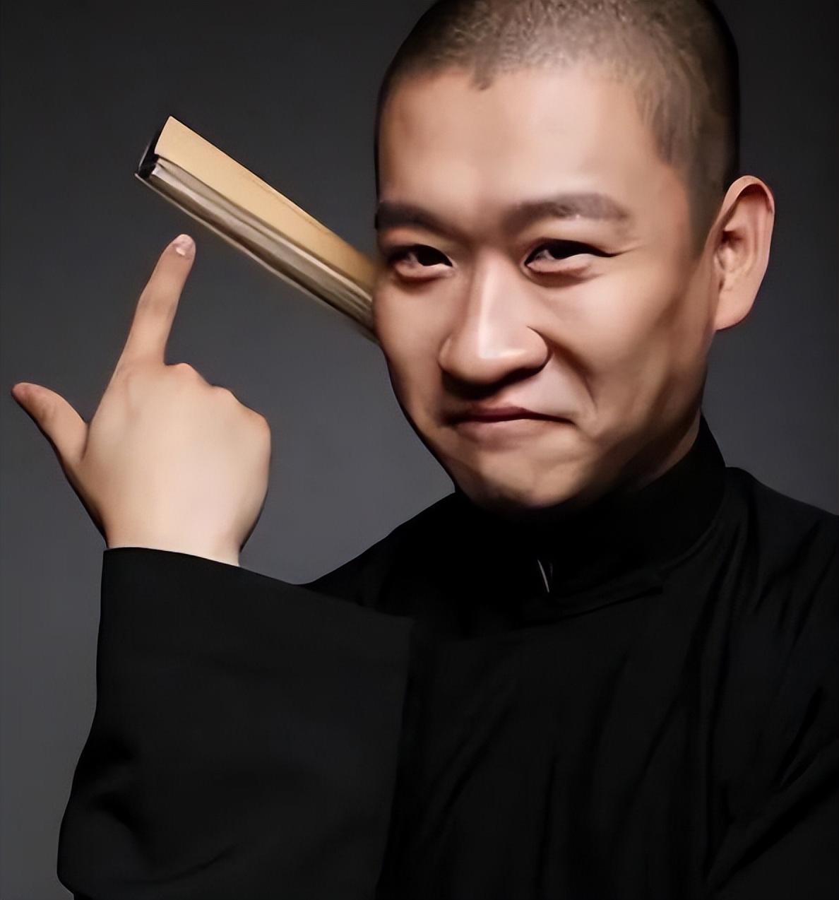 曹云金为女儿庆生,晒一家三口切蛋糕照片,夫妻俩有复合之象!