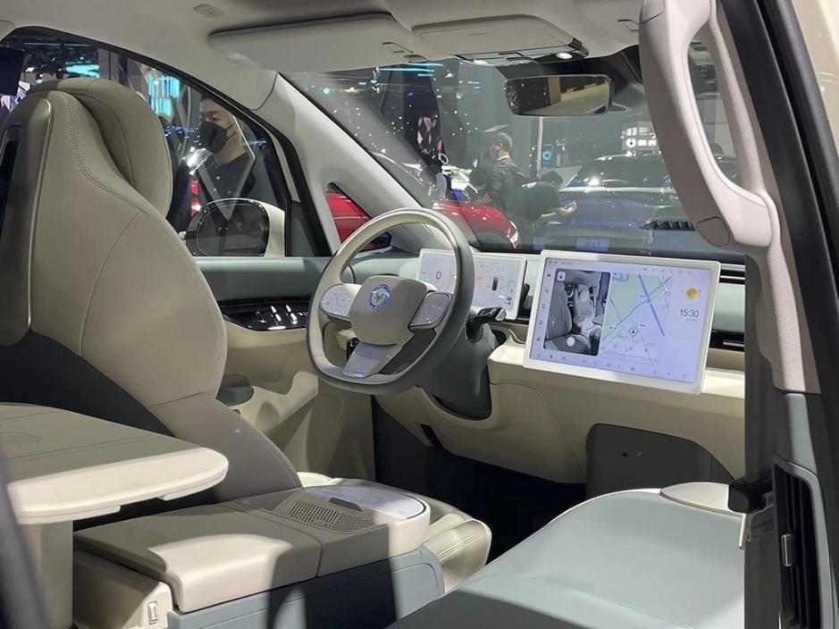 极狐考拉上海车展亮相体验 全新智能安全母婴座舱_搜狐汽车_搜狐网