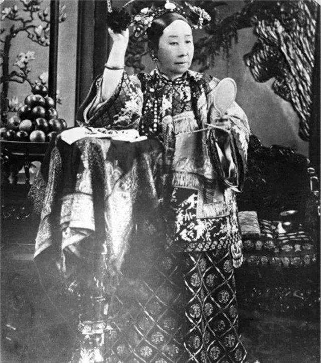 清朝皇后真实容貌曝光,看完后发现被电视剧骗了很多年_满洲_弘历_孝圣