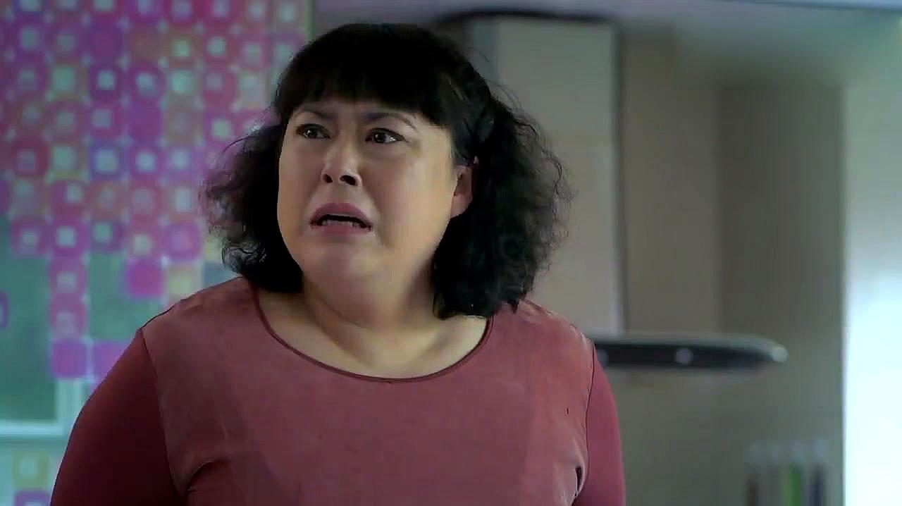 51岁胖嫂李菁菁近照曝光,秋裤外穿好奇特,曾身陷千万诈骗风波_网友