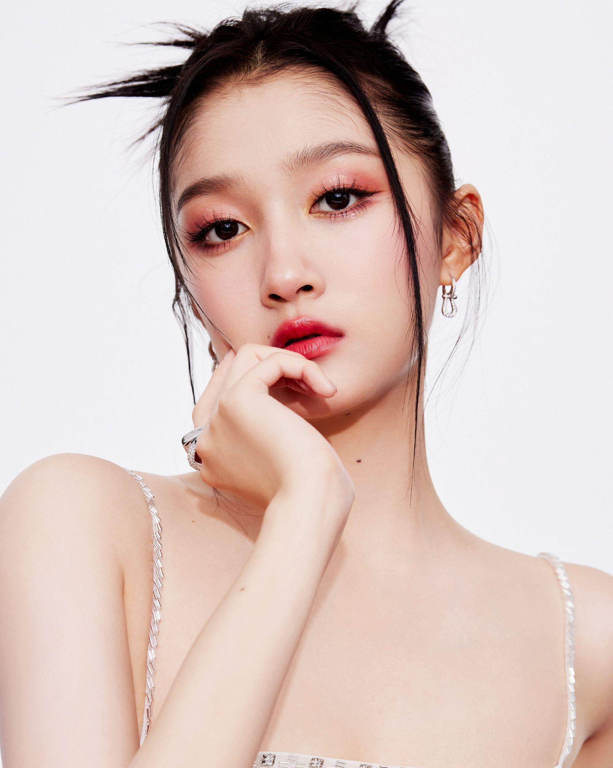 关晓彤终于找到合适的造型了,优雅性感,颜值重回巅峰_风格_身材_衣料