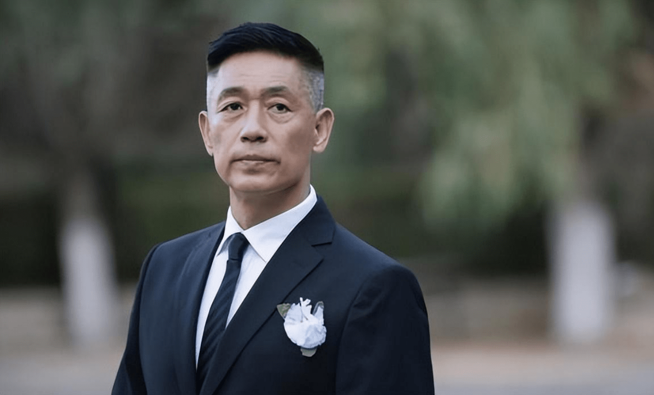 著名演员石凉:丛珊是他前妻,二婚娶圈外人生一女,对儿子有愧疚_石亮