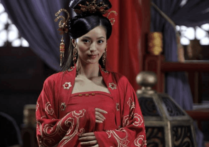 公元710年,那是夏季一个闷热的午后,安乐公主手提着一笼食物来到唐中