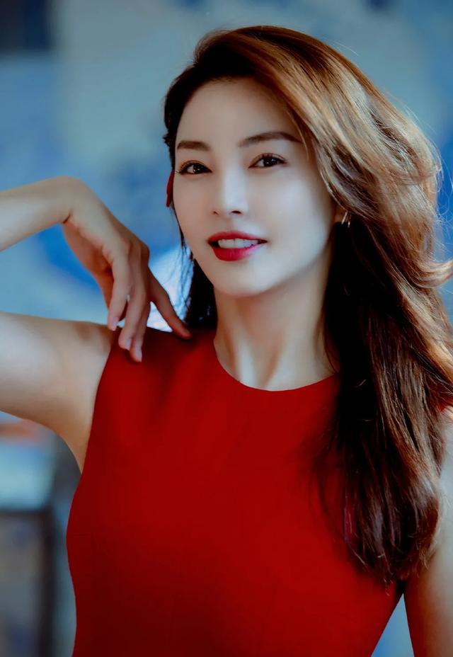 "人间钻石姐"张雨绮:这个找到自我的女人,才不是"笨蛋"_时尚_珠宝