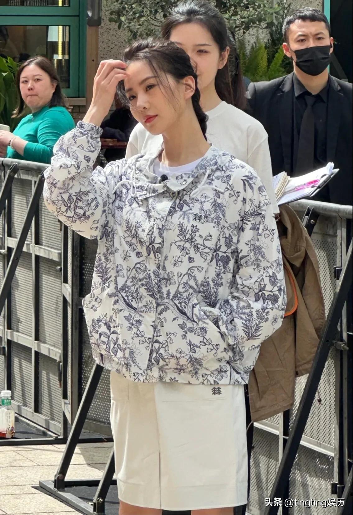 刘诗诗元气高马尾生图来了,走路带风好飒呀!_气质_美貌_自然