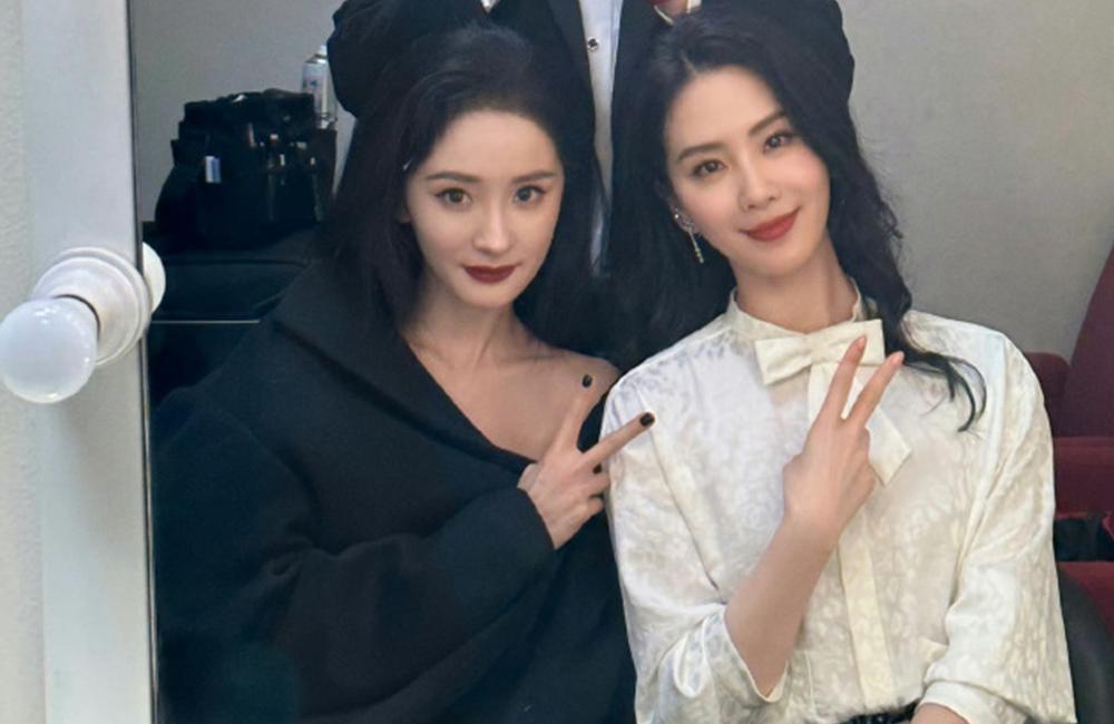 微博之夜,杨紫和杨幂同框,迪丽热巴神似,胡歌和刘亦菲一起领奖!