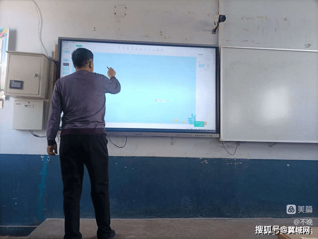 赤城县大海陀中心小学组织开展希沃一体机使用培训活动