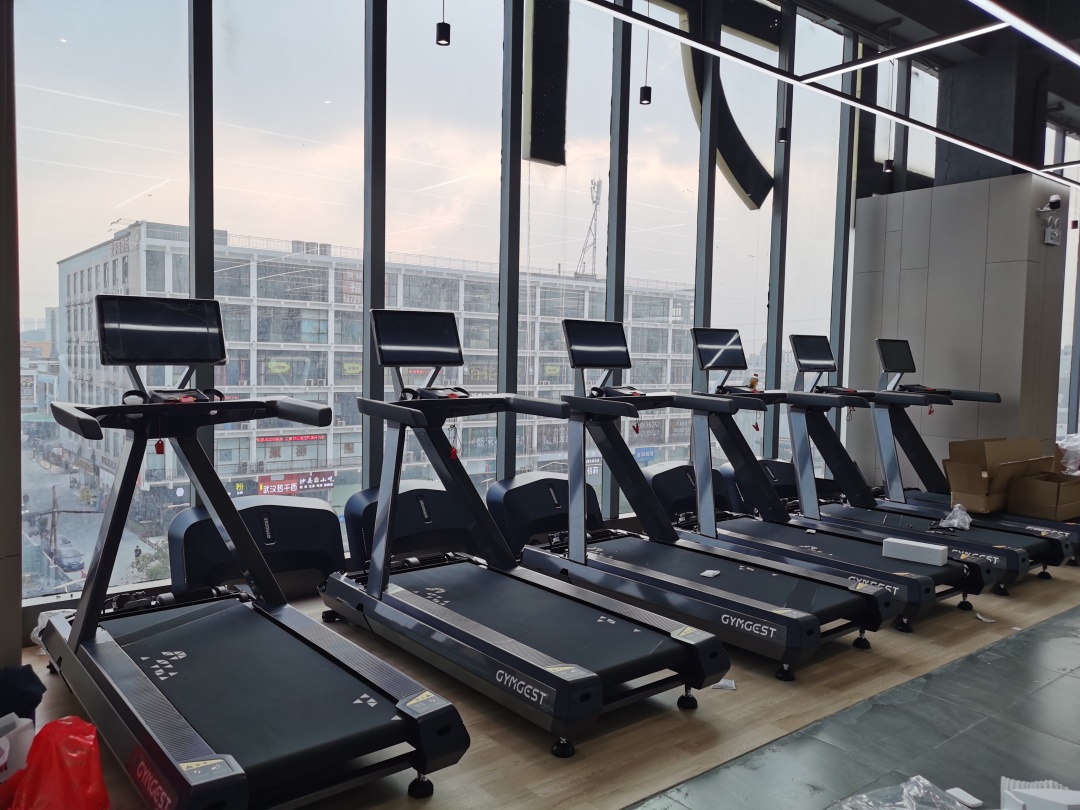 力健康体 | 教你如何选择一台跑步机!_马达_升降_坡度