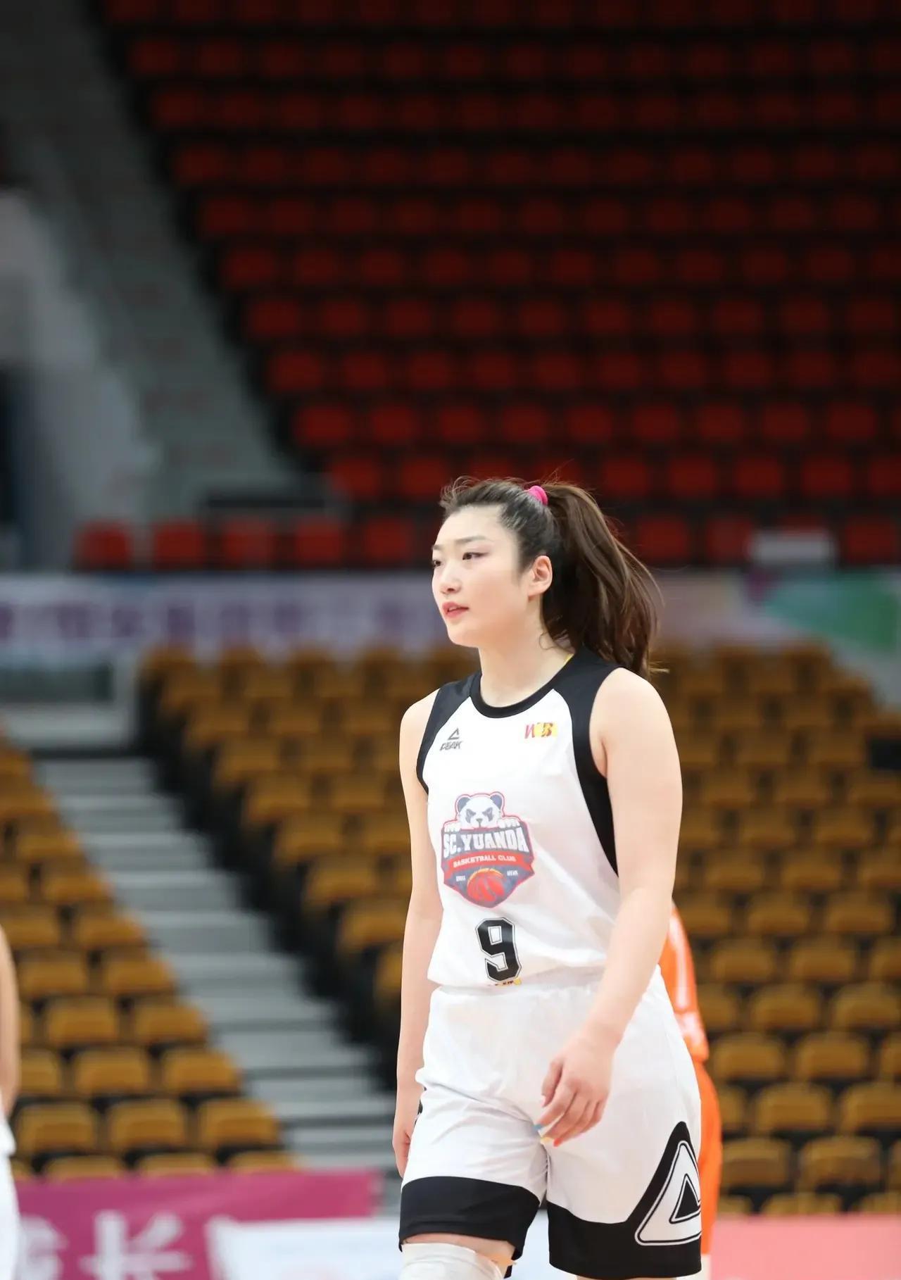 女篮李梦被爆八卦,哪些原因导致她走到这一步_训练_篮球_时候