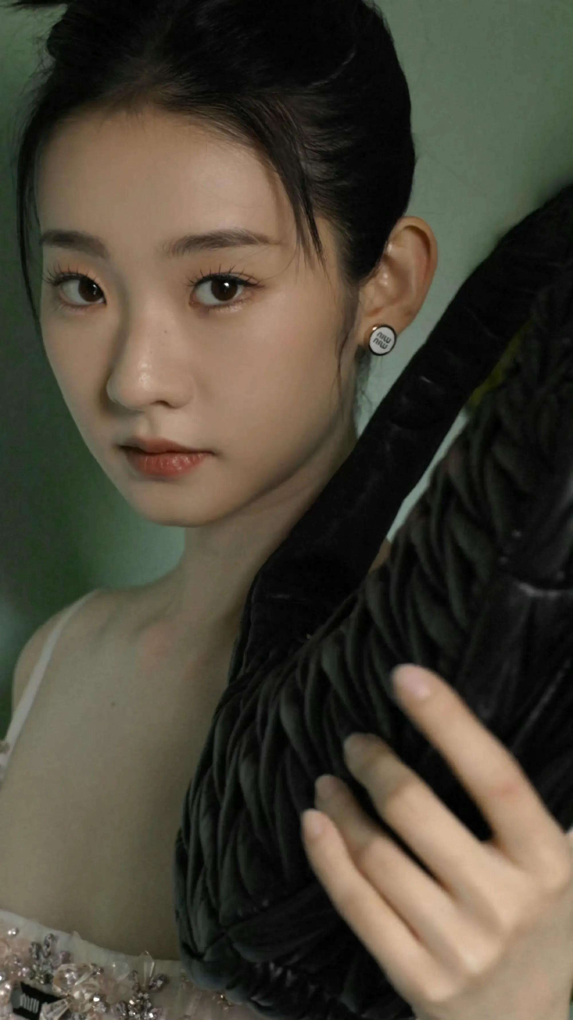 张艺凡身上有种"我家小女初长成"的青涩美好_少女_五官_气质