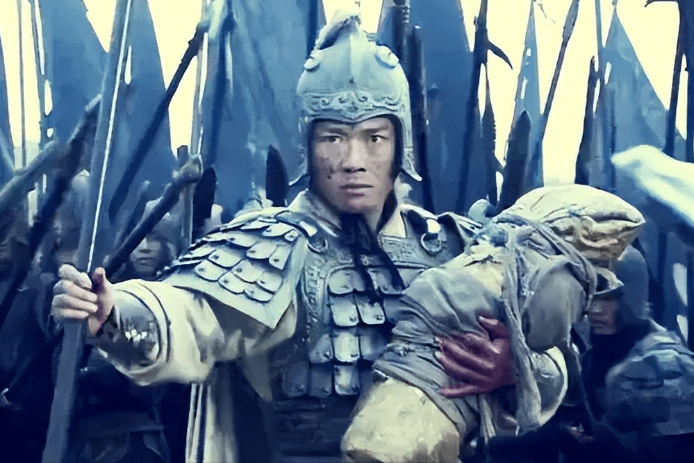 而这时的糜芳不仅仅不担心自己的妹妹与侄子,更是对刘备说赵云反水