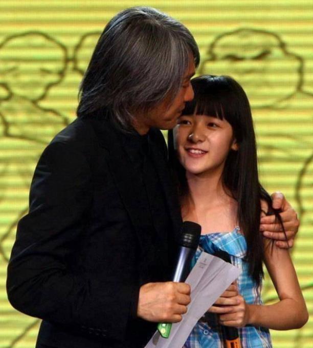 徐娇晒健身成果,大秀蜜桃臀令人羡慕,网友:求健身视频_周星驰_生活