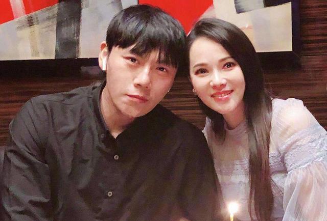 伊能静泰国游玩照片小腹隆起疑似三胎,女儿米粒颜值逆袭_秦昊_孩子