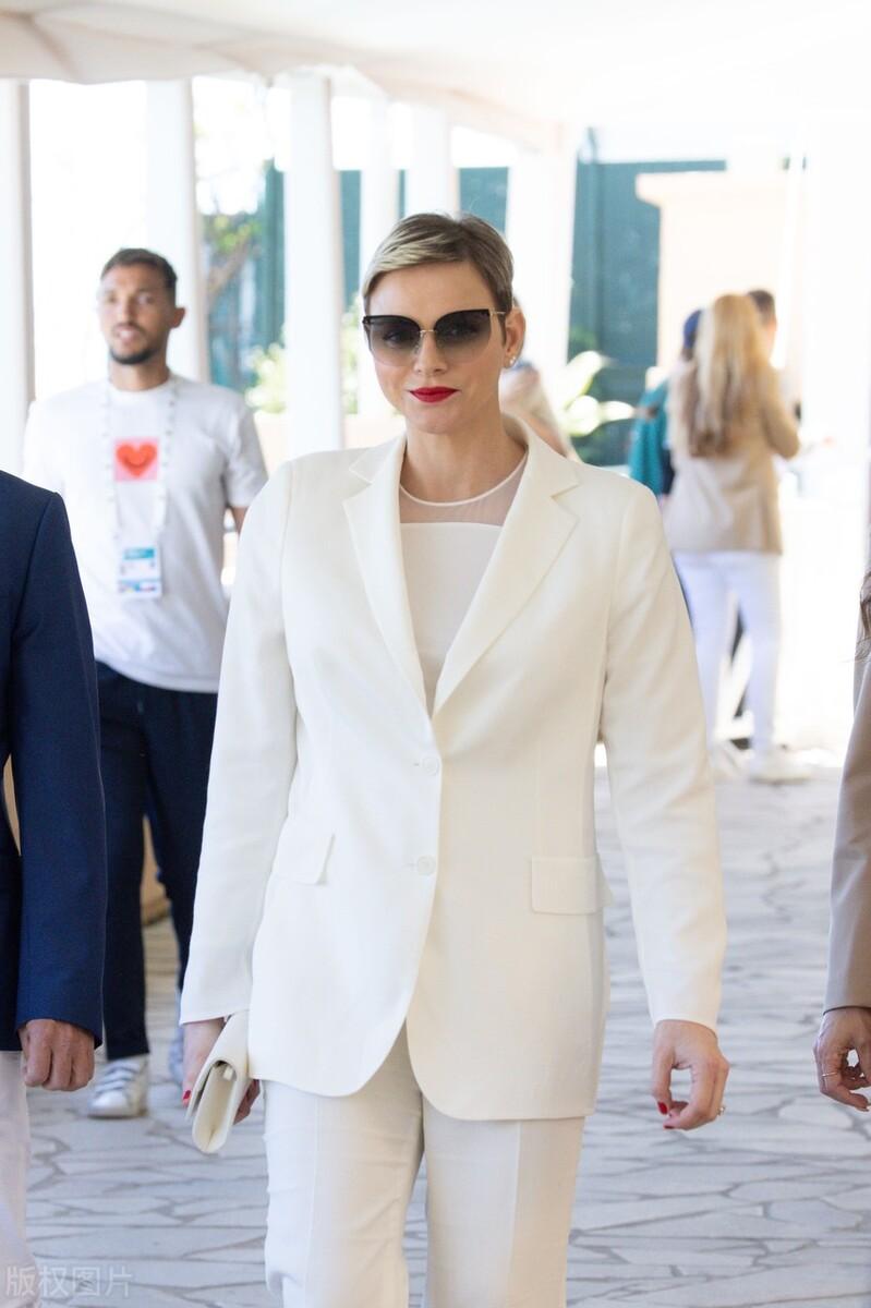 摩纳哥王妃夏琳王妃的白色西装套装,简约,高级,不失高级感(摩纳哥王妃