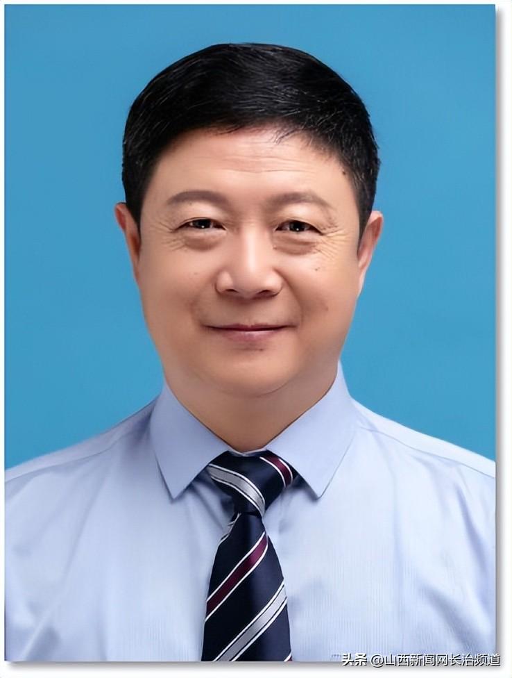 他是治学严谨的好导师在患者眼中 他是面带微笑的好医生每一笔都色彩