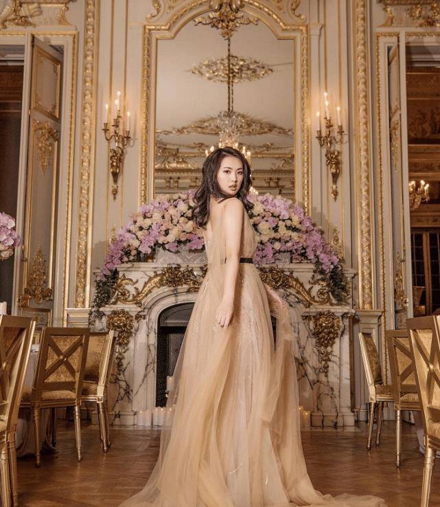 华为二公主为了出道太拼了,穿身简单运动装,却依旧挡不住名媛感_安娜