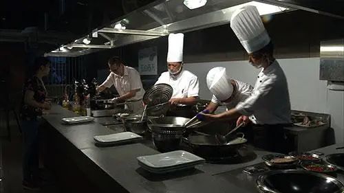 数智化新餐饮时代来临，2023年餐饮设备智能化发展报告！(餐厅智能化系统有哪些)