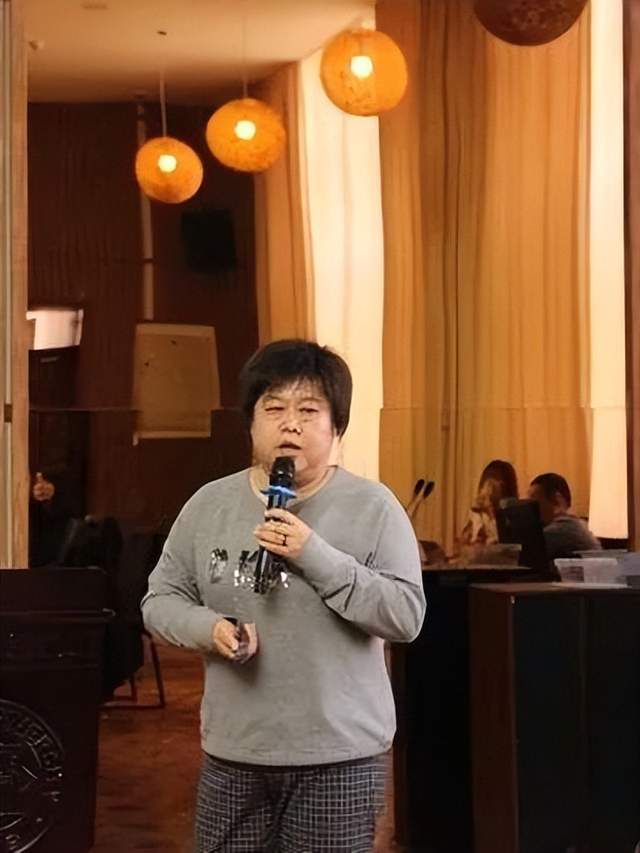 接下來,財務與會計方向的李莉教授,組織行為與人力資源方向的袁慶宏