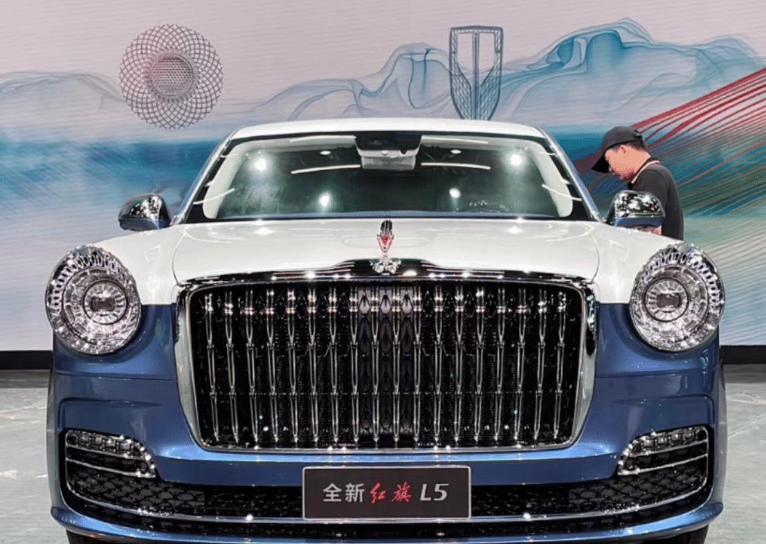 国宝级豪车红旗l5更新,双色车身配立标,"竹林内饰"碧玉方向盘_搜狐