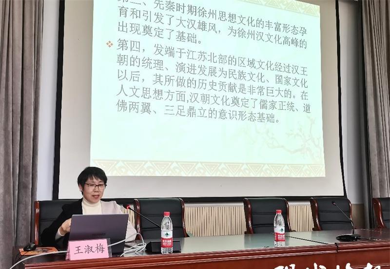 徐州市台办主任朱晓清,江苏师大港澳台办公室副主任张蓊荟,徐州汉文化